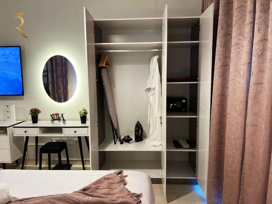 Escape In Al Reem Oasis Euphoria