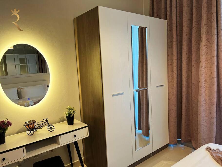 Escape In Al Reem Oasis Euphoria
