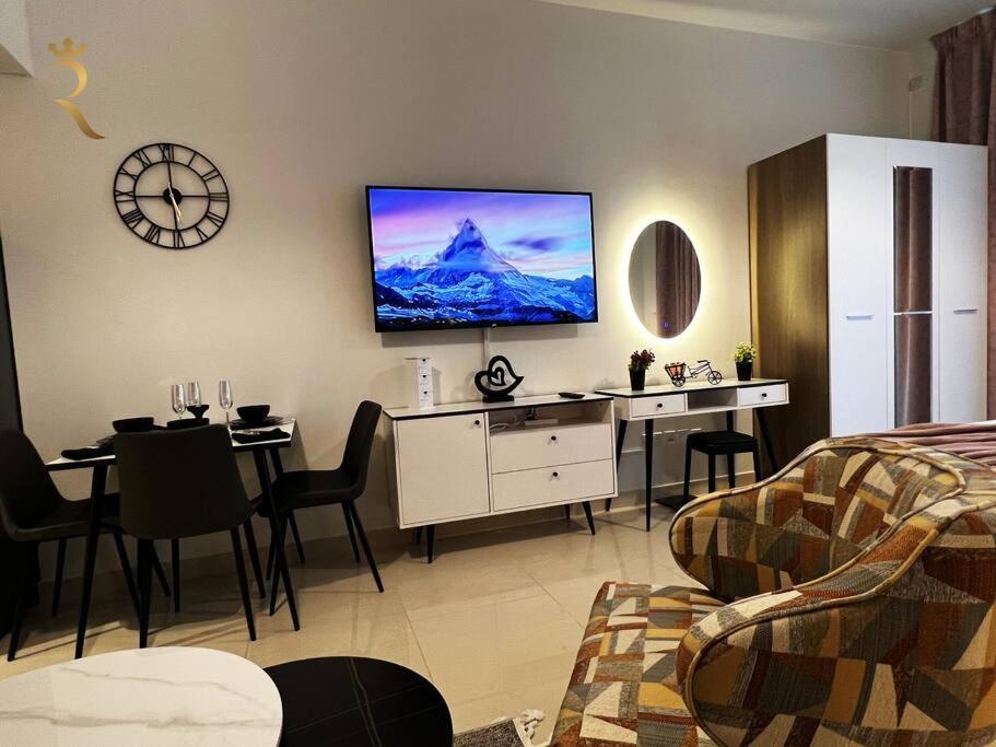 Escape In Al Reem Oasis Euphoria Abu Dhabi